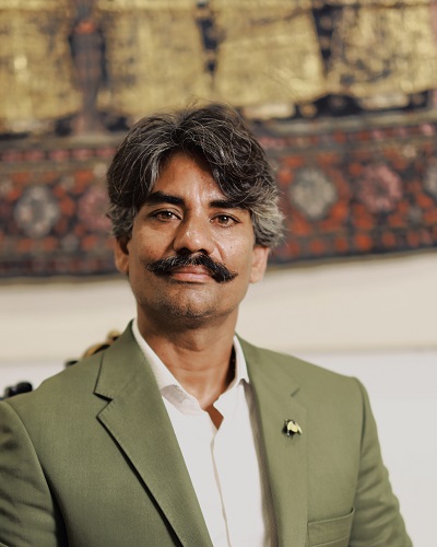 hemendrapujari-curator